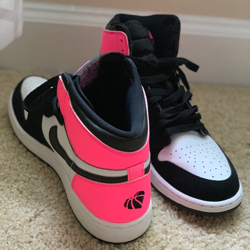 AUTHENTIC JORDAN AIR 1s. Valentine addition.